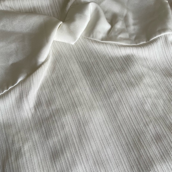 White Twist Detailed Tee Shirt - Picture 3 of 3